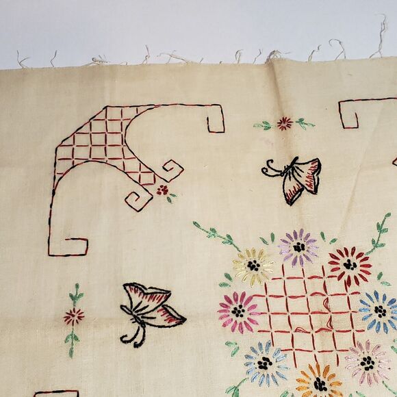 VINTAGE 1960'S STAMPED EMBROIDERY BUTTERFLY FLOWERS UNFINISHED CHAIR BACK PAD - Picture 6 of 9